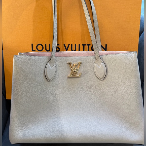 Louis Vuitton Lock Me Shopper Tote Work Bag Gold Cream - Picture 5 of 16